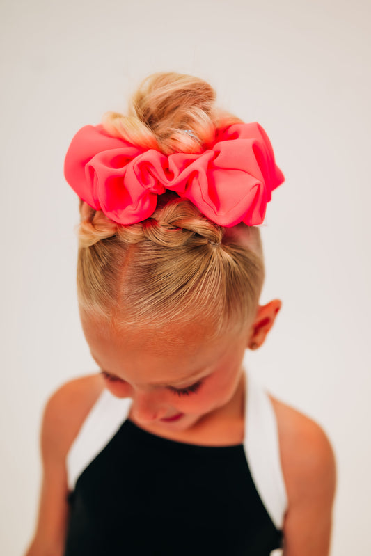 Oversized Scrunchie in Neon Pink