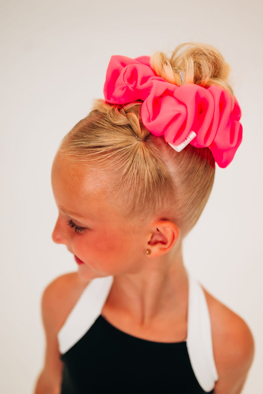 Oversized Scrunchie in Neon Pink